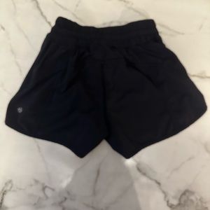Lululemon tracker low rise lined shorts 4”